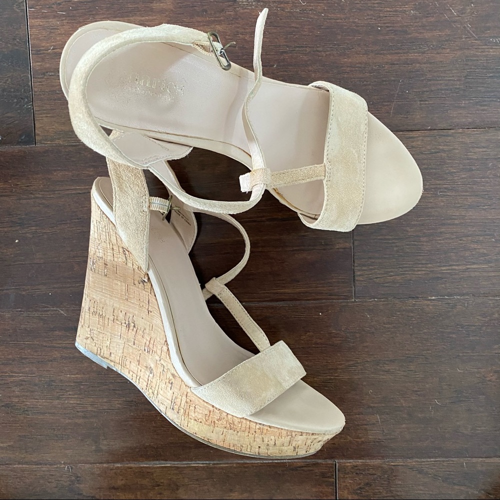 Charles David Neutral Summer Wedge 7.5